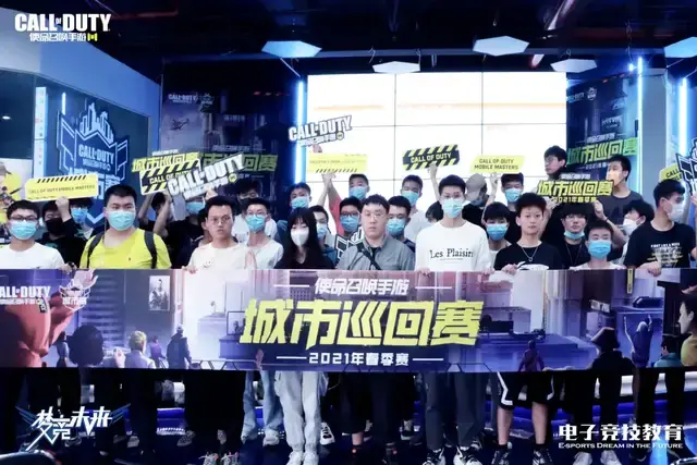 佩佩则以其 佩佩则以其