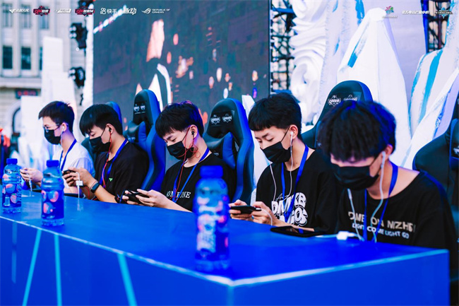 的双重考验 的双重考验