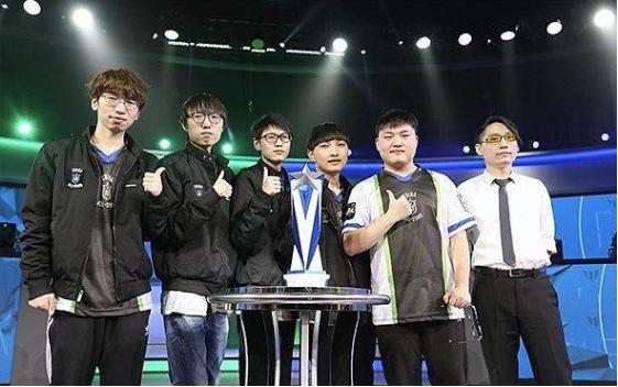 间与角色的 间与角色的